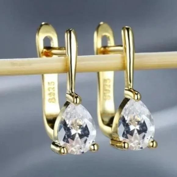 Jewelry - NEW 18K YELLOW GOLD DIAMOND EARRINGS, NICE EARRINGS, CUTE EARRINGS